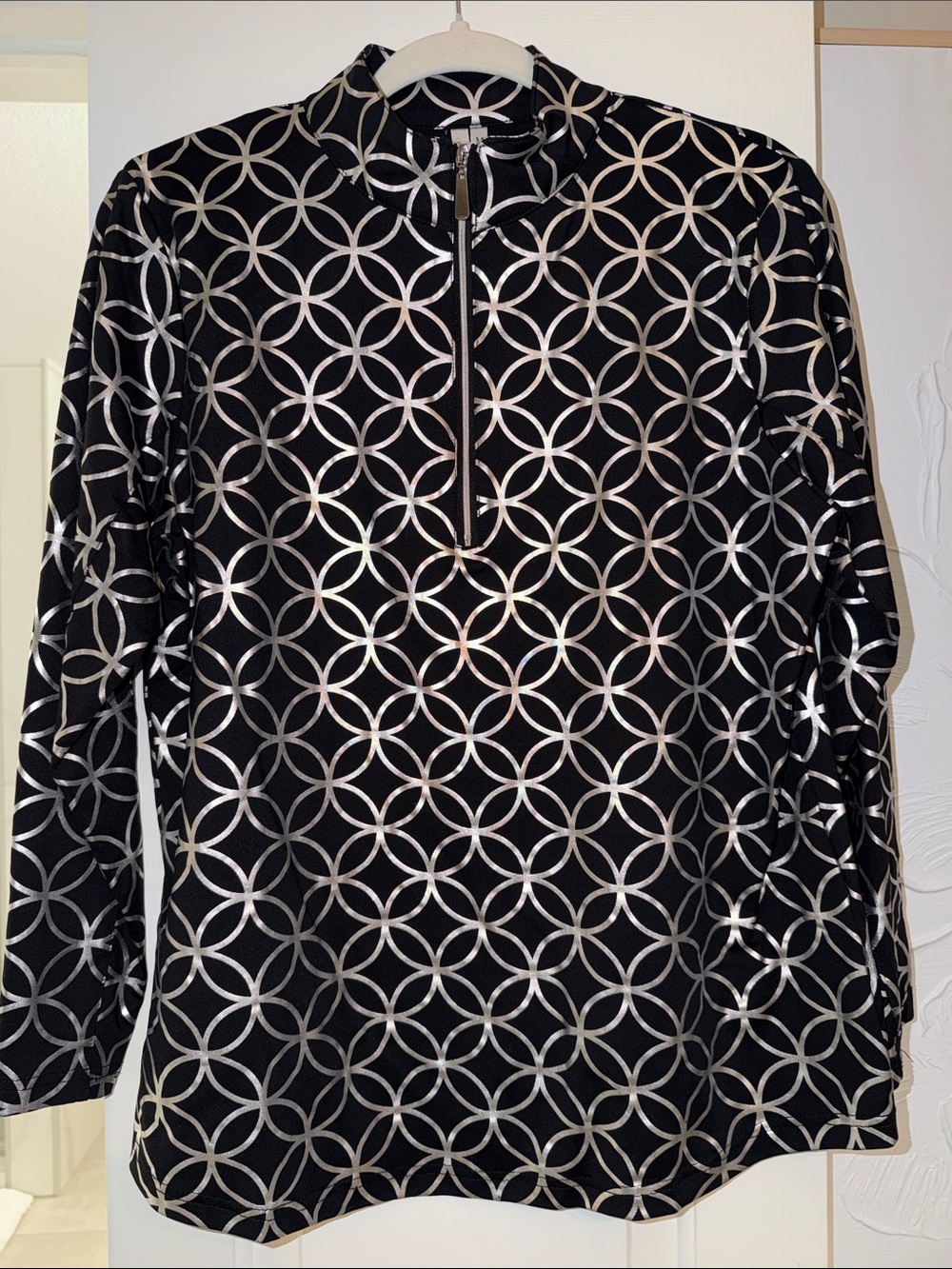 Lulu-B Black & Silver Geometric Quarter-Zip Women’s top Like New Size Medium